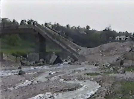 Разрушенный мост []