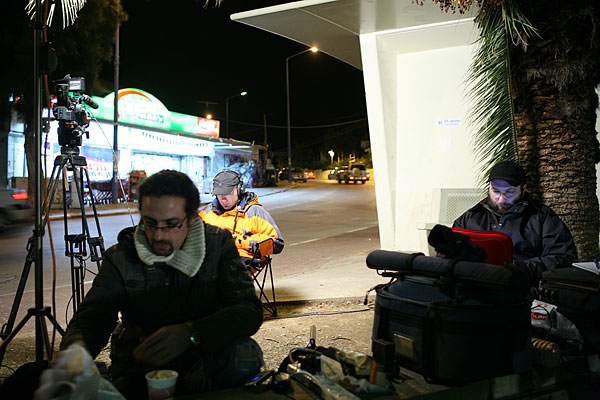 Съемочная группа Девятого канала. Ребята собирают инфу, готовятся в эфиру и греются чаем. [Юрий Гершберг]