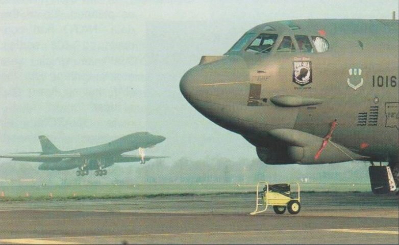 B-1B  B-52H (N 61-0016)   []